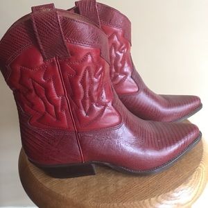 Red Nine West cowboy short boots